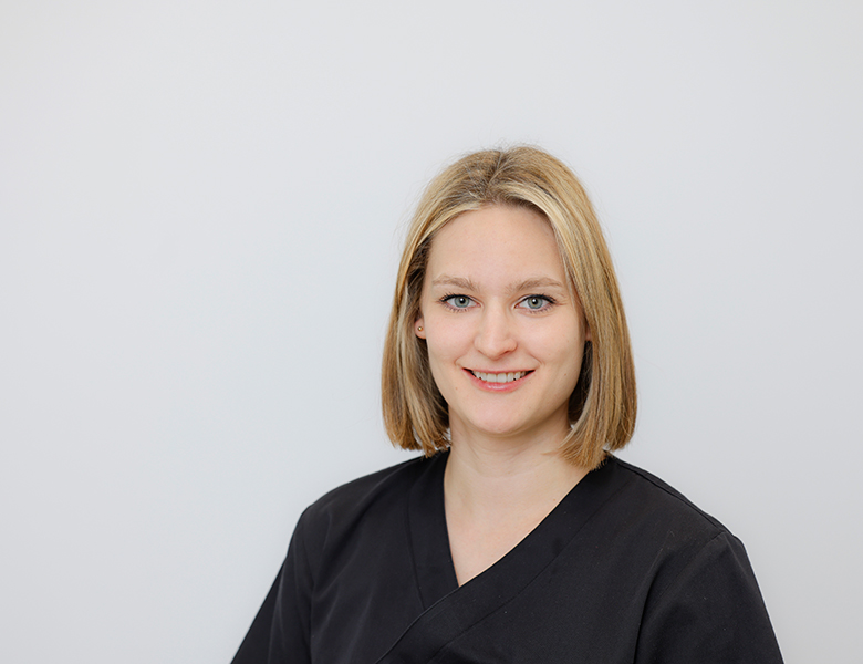 Roxanne Weiß - Dentalhygiene bei MunichDent